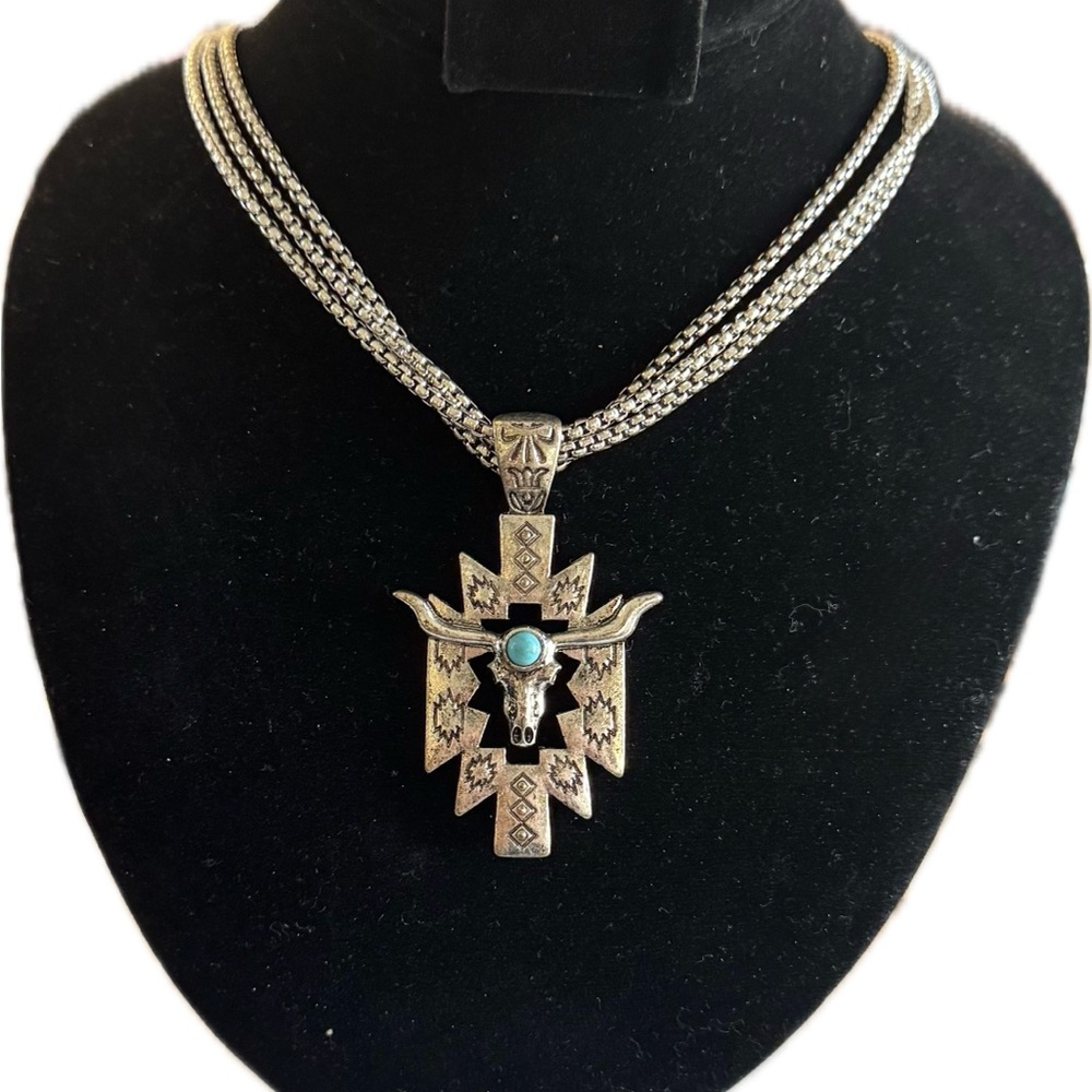 SHYANNE- Silver Tone 3 Chain Bull Head Pendant - Picture 1 of 3